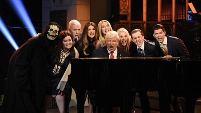 The cast of SNL at their season finale.