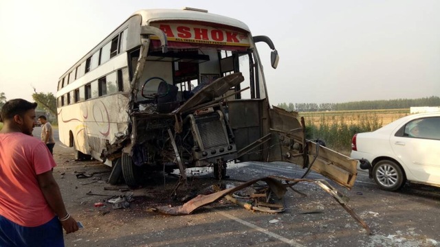 Damaged bus at the accident spot near Hoshiarpur. (HT Photo)