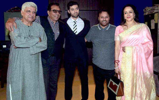 Lyricst Javed Akhtar, actor Dharmendra, Utkarsh Sharma, Producer Anil Sharma and actress Hema Malini during Muhurat ceremony of the film Genius in Mumbai on Monday. (PTI) Lyricst Javed Akhtar, actor Dharmendra, Utkarsh Sharma, Producer Anil Sharma and actress Hema Malini during Muhurat ceremony of the film Genius in Mumbai on Monday. (PTI)