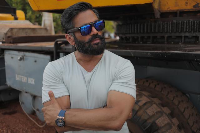 Actor Sunil Shetty played the role of inspector Kaviraj Pandey in the film.