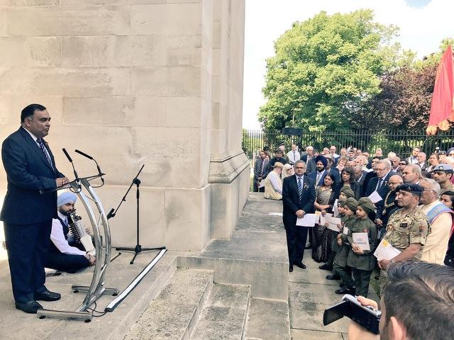 Indian high commissioner YK Sinha addressing the gathering in Victoria Park, Leicester, on Thursday. (HT photo) Indian high commissioner YK Sinha addressing the gathering in Victoria Park, Leicester, on Thursday. (HT photo)