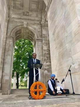 Indian high commissioner YK Sinha addressing the gathering in Victoria Park, Leicester, on Thursday. (HT photo) Indian high commissioner YK Sinha addressing the gathering in Victoria Park, Leicester, on Thursday. (HT photo)