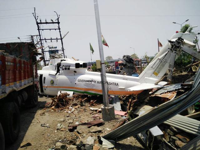 Captain Sanjay Karve, one of the pilots of the helicopter said that a ‘variable air pressure’ or a fluctuation in the flow of wind caused the accident. (HT)