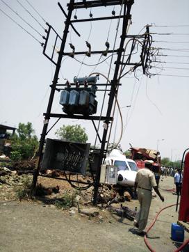The blades of the helicopter had gotten entangled with the electric wires. (HT)