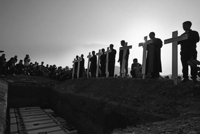 As the sun set behind the hills, people laid flowers on the freshly-covered grave. Tribal leaders say that the movement will continue, but many saw it as a conclusion. With the families of the victims, the people’s movement perhaps found a closure too. (Ravi Choudhary/HT Photo)