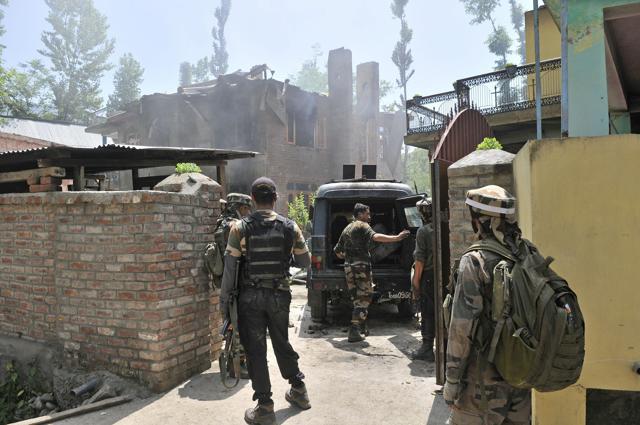 Army soldiers outside a damaged house, where militant commander Sabzar Ahmed Bhat and a fellow militant had taken refuge. (Waseem Andrabi / Hindustan Times) Army soldiers outside a damaged house, where militant commander Sabzar Ahmed Bhat and a fellow militant had taken refuge. (Waseem Andrabi / Hindustan Times)
