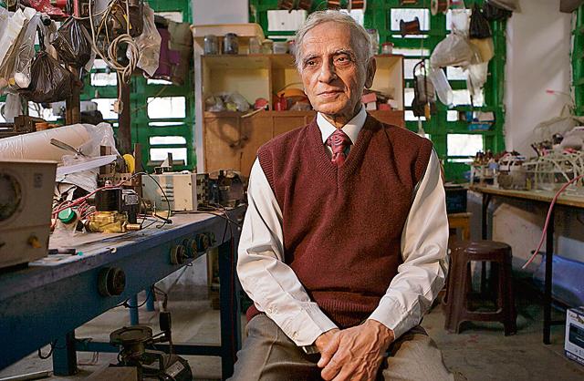Sujoy Guha, a 77-year-old biomedical engineer, at his lab in Kharagpur. Guha has spent the last 45 years developing a male contraceptive. ( Getty Images) Sujoy Guha, a 77-year-old biomedical engineer, at his lab in Kharagpur. Guha has spent the last 45 years developing a male contraceptive. ( Getty Images)