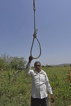 Vishnu Harak and other Shivde farmers are tying nooses to trees — saying they will commit suicide but not part with their land. (Vijayanand Gupta/HT Photo) Vishnu Harak and other Shivde farmers are tying nooses to trees — saying they will commit suicide but not part with their land. (Vijayanand Gupta/HT Photo)