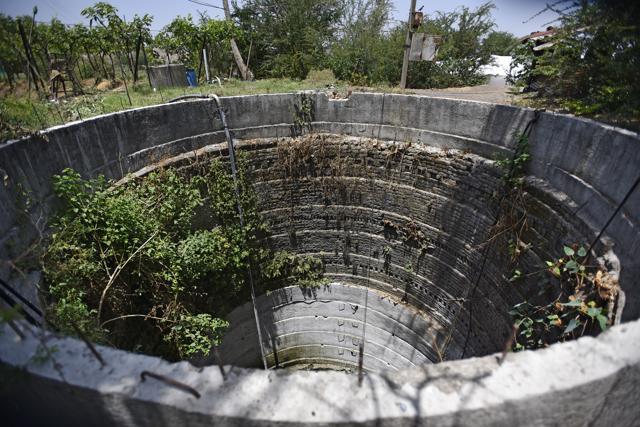 In the Nashik district, 3,120 acres of land (a third of which is completely irrigated) across 49 villages will have to be acquired to build the highway. (Vijayanand Gupta/HT Photo) In the Nashik district, 3,120 acres of land (a third of which is completely irrigated) across 49 villages will have to be acquired to build the highway. (Vijayanand Gupta/HT Photo)