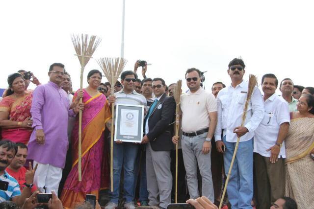 The certificate of the world record was awarded by adjudicator of the Guinness World Records soon after the event. (Twitter) The certificate of the world record was awarded by adjudicator of the Guinness World Records soon after the event. (Twitter)