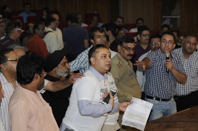 Jaypee Wish Town and Aman buyers at a tripartite meeting with the builder and officials of the Noida authority at Indira Gandhi Kala Kendra, Noida, on Monday. (Sunil Ghosh /HT Photo) Jaypee Wish Town and Aman buyers at a tripartite meeting with the builder and officials of the Noida authority at Indira Gandhi Kala Kendra, Noida, on Monday. (Sunil Ghosh /HT Photo)