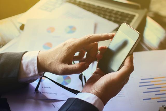 To prevent problems, start by giving your thumbs a break. Use your forefinger sometimes or use your voice to dictate a message. (Shutterstock) To prevent problems, start by giving your thumbs a break. Use your forefinger sometimes or use your voice to dictate a message. (Shutterstock)