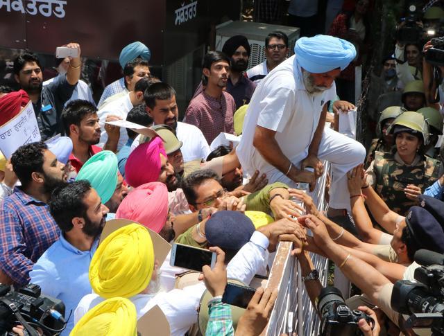 AAP supporters protesting in Chandigarh on Tuesday. (Keshav Singh/HT)