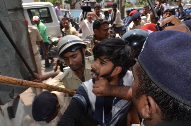 Cops prevent protesting students from entering the Bihar School Examination Board office in Patna. (Abhishek Kumar/HT photo)