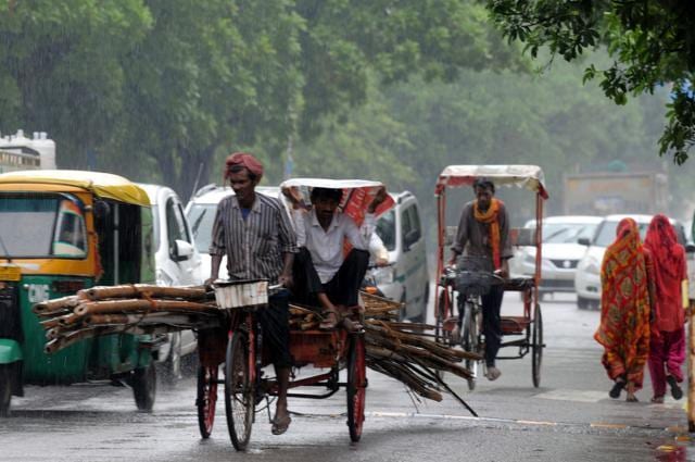 GResidents can look forward to waking up to a pleasant Thursday and the wind from the Himalayas is expected to lower the temperature. (Parveen Kumar/HT Photo) GResidents can look forward to waking up to a pleasant Thursday and the wind from the Himalayas is expected to lower the temperature. (Parveen Kumar/HT Photo)