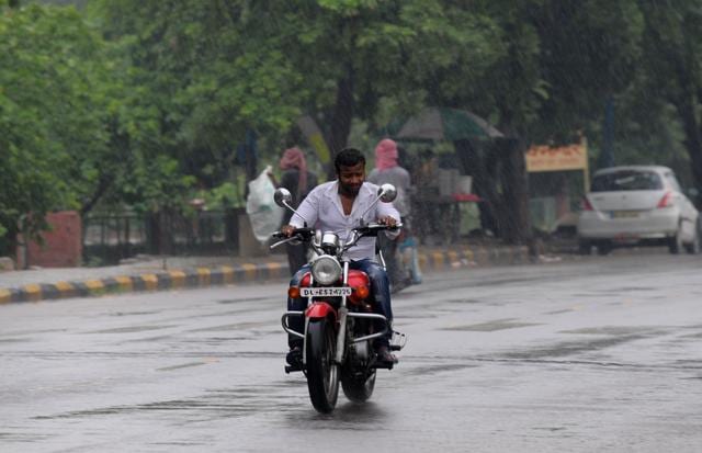 The minimum and maximum temperature will see a dip by three degrees Celsius the next couple of days, the Met department said. There is also the possibility of rain or thunderstorm in isolated areas of the city. (Parveen Kumar/HT Photo) The minimum and maximum temperature will see a dip by three degrees Celsius the next couple of days, the Met department said. There is also the possibility of rain or thunderstorm in isolated areas of the city. (Parveen Kumar/HT Photo)