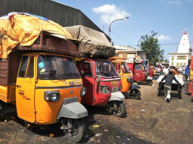 Supply trucks reach Pune. (HT) Supply trucks reach Pune. (HT)