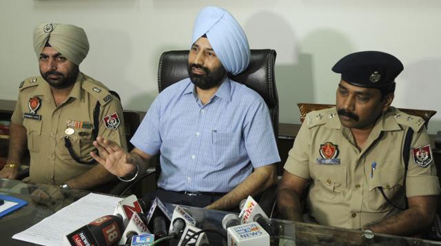 Flanked by other officers, DIG Sukhchain Singh Gill talking to the media in Patiala on Thursday. (Bharat Bhushan/HT) Flanked by other officers, DIG Sukhchain Singh Gill talking to the media in Patiala on Thursday. (Bharat Bhushan/HT)