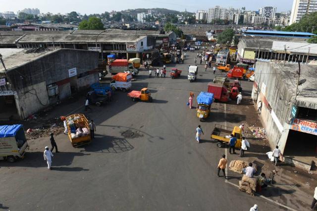 The empty market yard at Pune. (Pratham Gokhale/HT) The empty market yard at Pune. (Pratham Gokhale/HT)