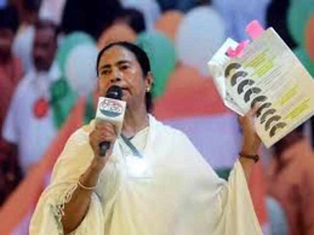 Chief minister Mamata Banerjee has insisted that students studying in any school in Bengal has to study Bengali mandatorily till class 10. (HT Photo) Chief minister Mamata Banerjee has insisted that students studying in any school in Bengal has to study Bengali mandatorily till class 10. (HT Photo)