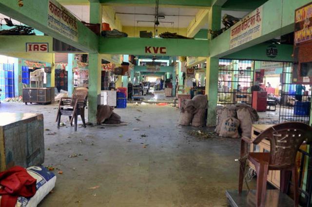 APMC markets across the city wore a deserted look. (Rishikesh Choudhary) APMC markets across the city wore a deserted look. (Rishikesh Choudhary)