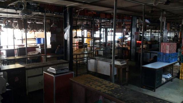 The flower market in Dadar wore a deserted look. (Anshuman Poyrekar/HT) The flower market in Dadar wore a deserted look. (Anshuman Poyrekar/HT)