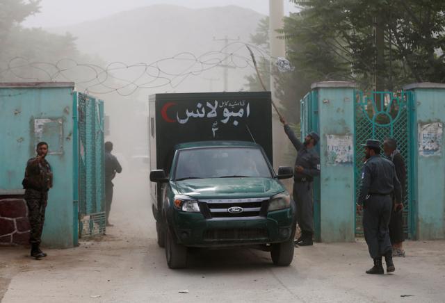 An ambulance carries victims near the site of blasts in Kabul, Afghanistan June 3, 2017. (REUTERS Photo) An ambulance carries victims near the site of blasts in Kabul, Afghanistan June 3, 2017. (REUTERS Photo)