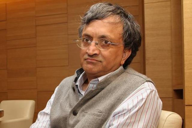 Ramachandra Guha has accused the BCCI and the Committtee of Administrators of being mute spectators to the Anil Kumble-Virat Kohli spat. (Hindustan Times)