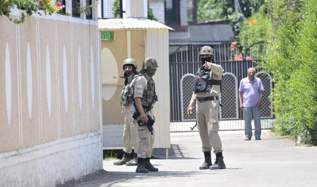 Paramilatary soldiers stands guard outside the residence of a prominent businessman during the NIA raid in Srinagar on Staurday. (Waseem Andrabi / HT Photo) Paramilatary soldiers stands guard outside the residence of a prominent businessman during the NIA raid in Srinagar on Staurday. (Waseem Andrabi / HT Photo)