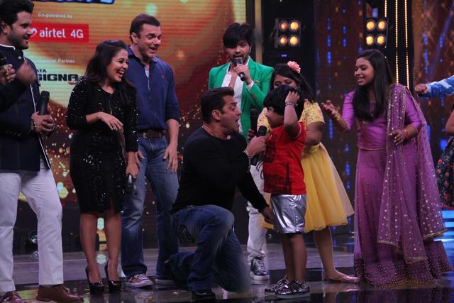 Salman Khan and Sohail Khan during the promotion of film Tubelight on the sets of Zee TV`s musical reality Sa Re Ga Ma Pa Li`l Champs. (IANS) Salman Khan and Sohail Khan during the promotion of film Tubelight on the sets of Zee TV`s musical reality Sa Re Ga Ma Pa Li`l Champs. (IANS)