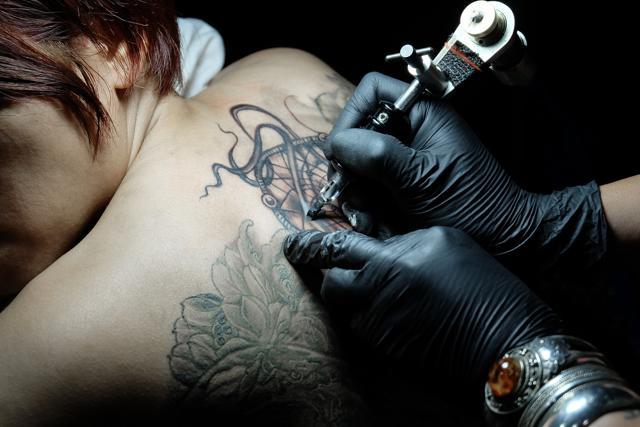 Itchy Tattoo Causes Treatments and Risks  Manifest Studio