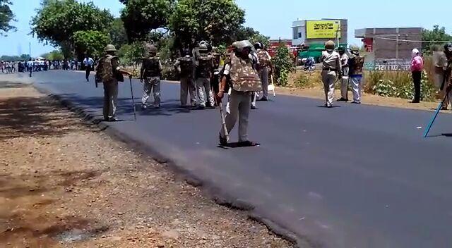 Security personnel patrol on a road in Sehore in Madhya Pradesh on Sunday. (HT Photo) Security personnel patrol on a road in Sehore in Madhya Pradesh on Sunday. (HT Photo)