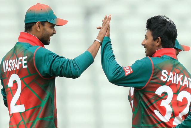 Bangladesh captain Mashrafe Mortaza (L) and teammate Mosaddek Hossain celebrate the wicket of Pakistan batsman Sarfraz Ahmad off Saikat's bowling during an ICC Champions Trophy Warm-up match between Pakistan and Bangladesh at Edgbaston, Birmingham, May 27, 2017. (AFP) Bangladesh captain Mashrafe Mortaza (L) and teammate Mosaddek Hossain celebrate the wicket of Pakistan batsman Sarfraz Ahmad off Saikat's bowling during an ICC Champions Trophy Warm-up match between Pakistan and Bangladesh at Edgbaston, Birmingham, May 27, 2017. (AFP)