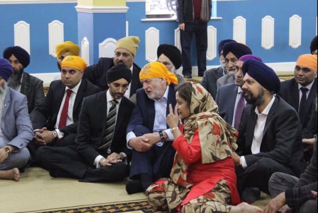 Labour Party leader Jeremy Corbyn at the Gurdwara Sri Guru Singh Sabha. (Twitter)