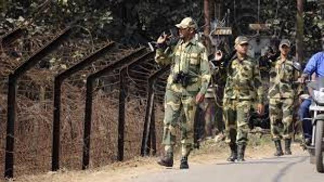 BSF personnel patrolling the Bangladesh border in West Bengal. Stretches of the border are still unfenced that are used by cattle smugglers for their trade. (HT Photo) BSF personnel patrolling the Bangladesh border in West Bengal. Stretches of the border are still unfenced that are used by cattle smugglers for their trade. (HT Photo)