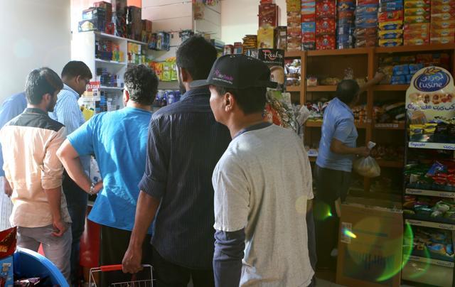 People buy snacks at a shop in Doha. Saudi Arabia also closed its borders with Qatar, effectively blocking food and other supplies exported by land to Qatar. (AFP Photo) People buy snacks at a shop in Doha. Saudi Arabia also closed its borders with Qatar, effectively blocking food and other supplies exported by land to Qatar. (AFP Photo)