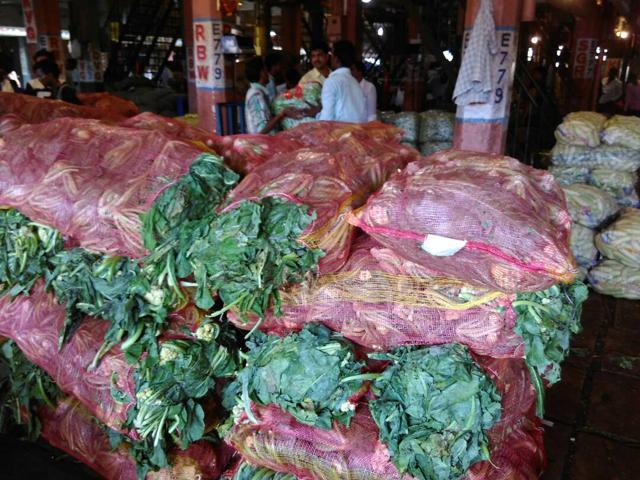 Prices in retail markets are expected to drop in the next few days. (Bachchan Kumar/HT)