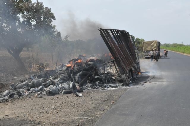 Violence has erupted in Mandsaur again on Wednesday, a day after five farmers were killed in police firing. (HT PHOTO)