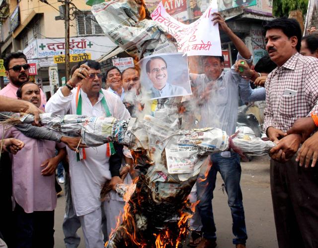 Congress activists burn an effigy of chief minister Shivraj Singh Chouhan in Bhopal after the police firing in Mandsaur. (PTI photo) Congress activists burn an effigy of chief minister Shivraj Singh Chouhan in Bhopal after the police firing in Mandsaur. (PTI photo)