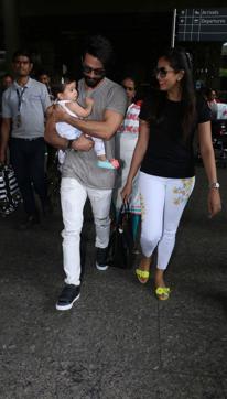 Actor Shahid Kapoor and Mira Rajput were clicked with their daughter Misha at the airport recently. (Viral Bhayani)