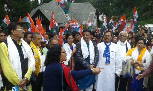 Ministers of Mamata Banerjee’s cabinet in Darjeeling on Thursday before the cabinet meeting. (HT Photo) Ministers of Mamata Banerjee’s cabinet in Darjeeling on Thursday before the cabinet meeting. (HT Photo)