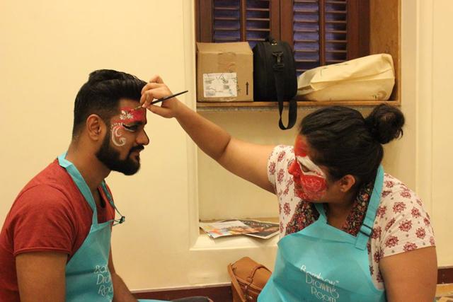 Bombay Drawing Room organises workshops where you can enjoy the music and food, share some laughs, create friendships and an artwork. Bombay Drawing Room organises workshops where you can enjoy the music and food, share some laughs, create friendships and an artwork.