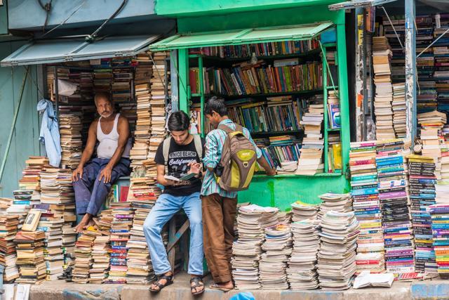 Students check out books at an old street side book stall at College Street Book Market. (Shutterstock) Students check out books at an old street side book stall at College Street Book Market. (Shutterstock)