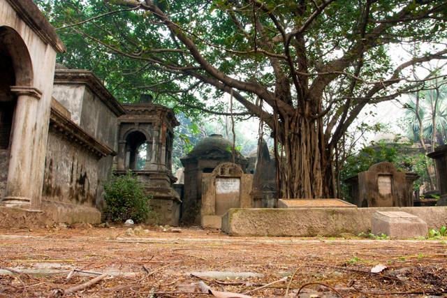 Old trees and ancient gravestones in South Park Street Cemetery, which was opened in 1767, and at one time the largest Christian cemetery in Asia. (Shutterstock) Old trees and ancient gravestones in South Park Street Cemetery, which was opened in 1767, and at one time the largest Christian cemetery in Asia. (Shutterstock)