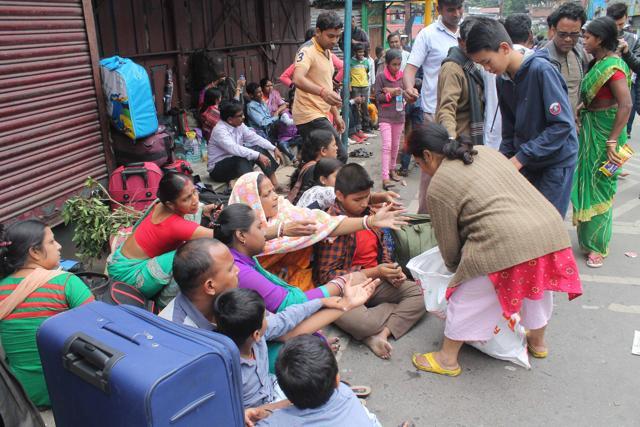 The scene of locals distributing food to stranded tourists was not to be seen in Darjeeling on Saturday. (HT Photo) The scene of locals distributing food to stranded tourists was not to be seen in Darjeeling on Saturday. (HT Photo)