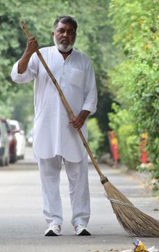 Brijpal says shopkeepers make a mess after he cleans up. (Sikander S Chopra/HT)