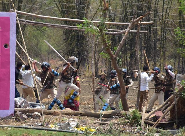 Violence erupts around Kamla Bai. (HT Photo)