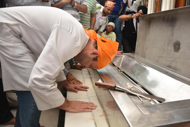 Rahul Gandhi’s visit to the shrine sparked speculation as he visited the shrine four days after the 33rd anniversary of Operation Bluestar. (Sameer Sehgal/HT Photo) Rahul Gandhi’s visit to the shrine sparked speculation as he visited the shrine four days after the 33rd anniversary of Operation Bluestar. (Sameer Sehgal/HT Photo)