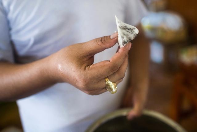 A man displaying a bird’s nest harvested from swiftlets in Bokpyin township, Tanintharyi Region in southeastern Myanmar. (Ye Aung Thu / AFP) A man displaying a bird’s nest harvested from swiftlets in Bokpyin township, Tanintharyi Region in southeastern Myanmar. (Ye Aung Thu / AFP)
