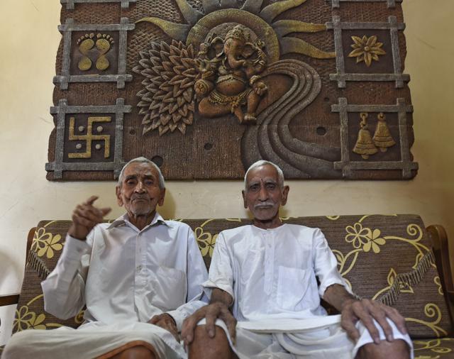 Vango Choudhary, 96, and Gopal Choudhary, 90, from Danbao village in Kalyan said the Prosperity Corridor should be renamed the ‘Destruction Corridor’ as it will ruin farmers. (Vijayanand Gupta/HT)